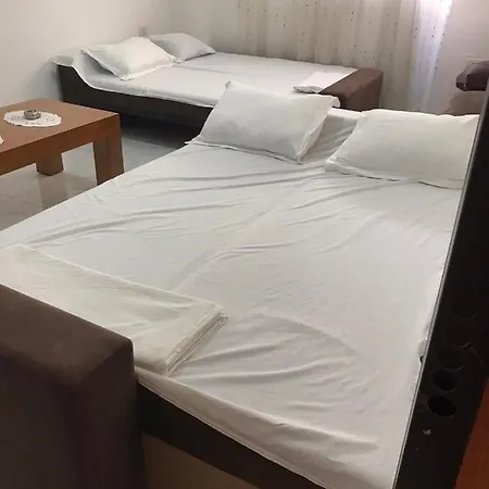 Rruga 5 Deluxe * Sarandë